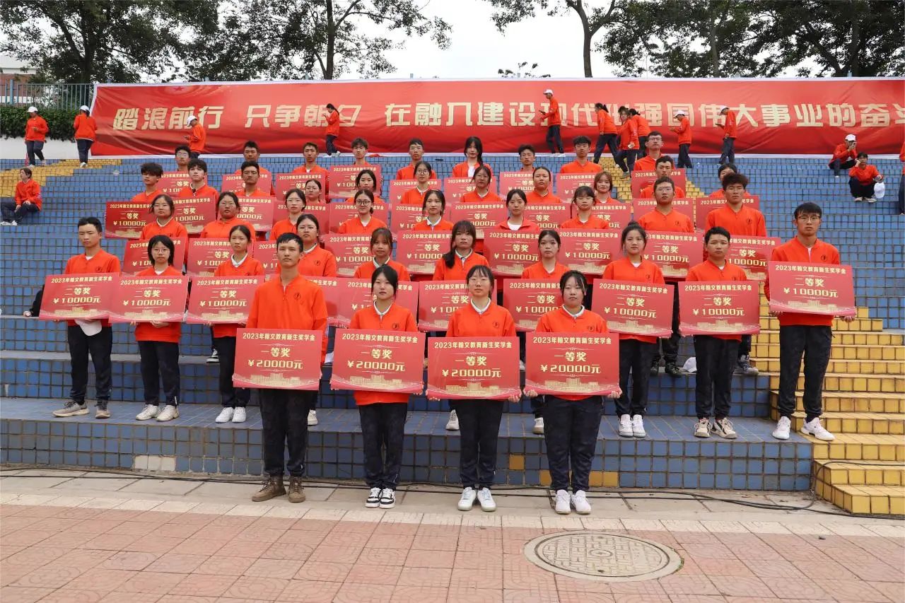 鲜衣怒马少年时 厉兵秣马点兵日——云南经济管理学院医学院军训结业典礼 第 12 张