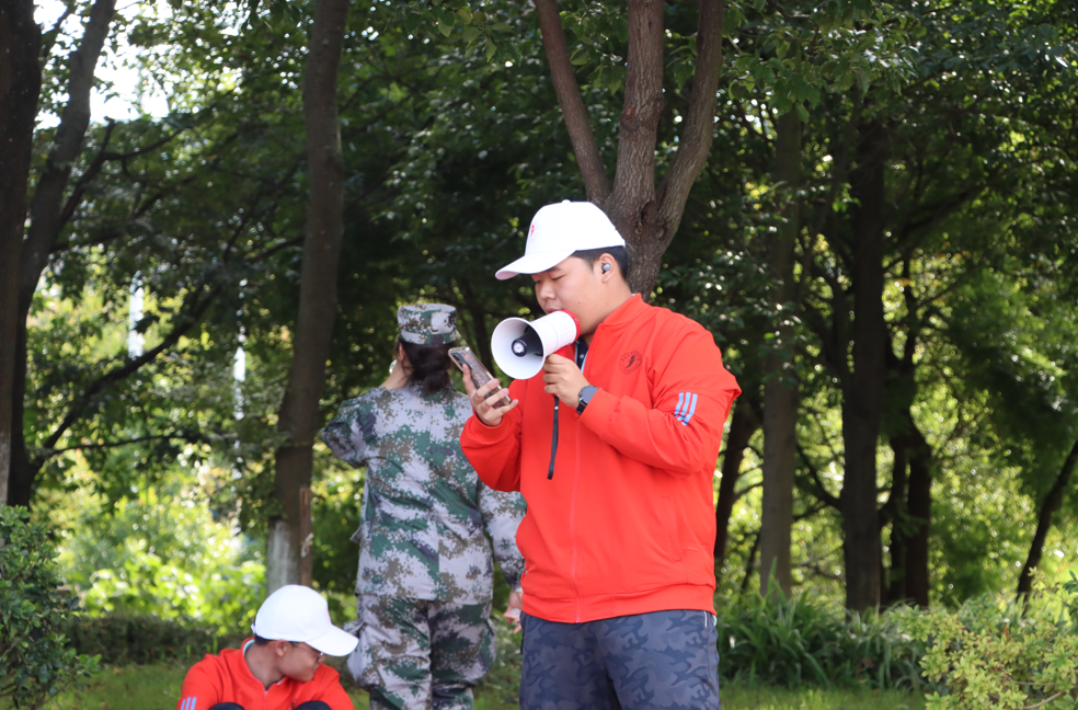 训练场上练硬功，才艺时光添温情 第 12 张