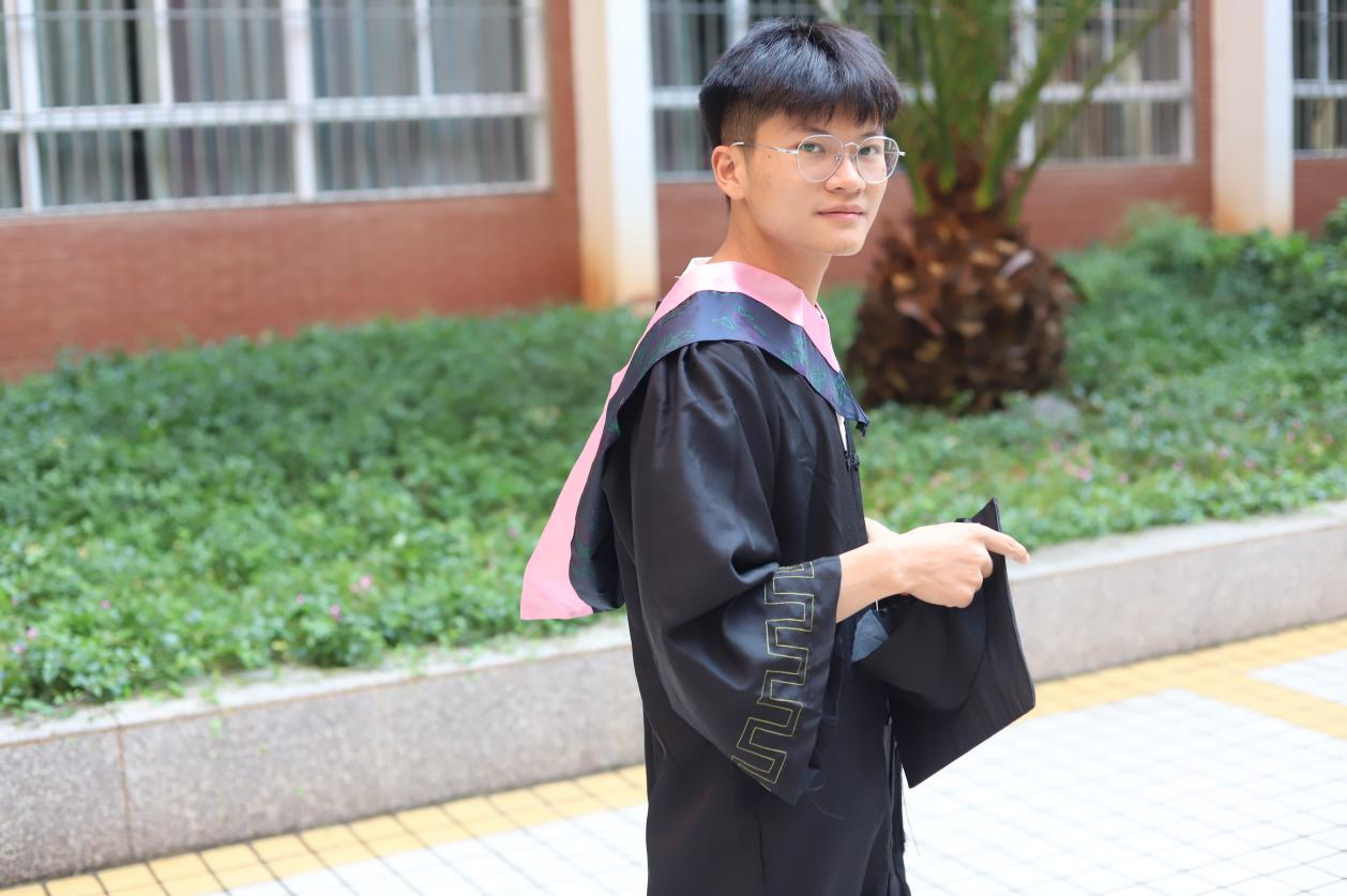 电商追光者 从电商学子到职教老师的成长之路   第 2 张