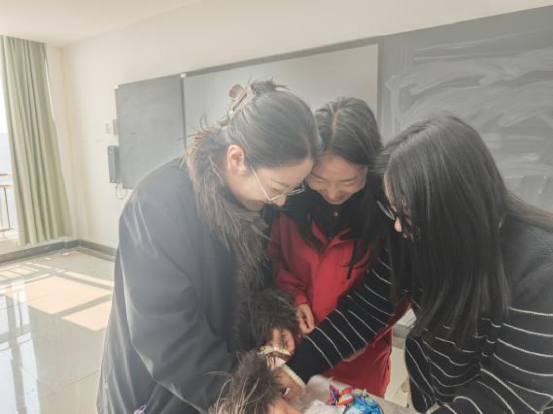 图片4.png 巧手匠心绽芳华 温情献礼妇女节——马克思主义学院工会庆“三八”主题活动 第 4 张