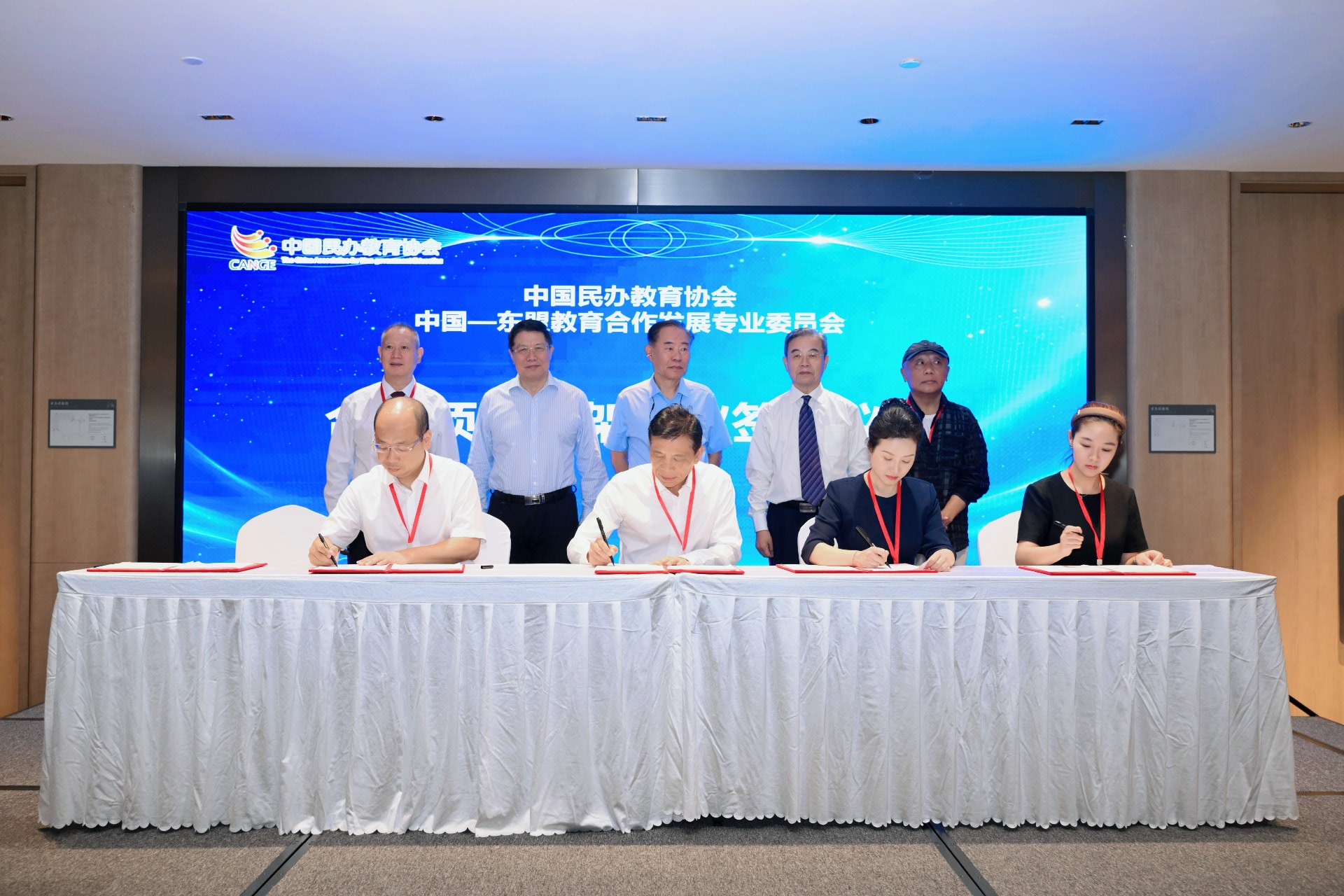 破局寻新路 聚力向东盟|何雨珊董事长带队参加2026中国—东盟教育合作发展专委会年会并作主题报告 第 2 张 破局寻新路 聚力向东盟|何雨珊董事长带队参加2026中国—东盟教育合作发展专委会年会并作主题报告 第 2 张