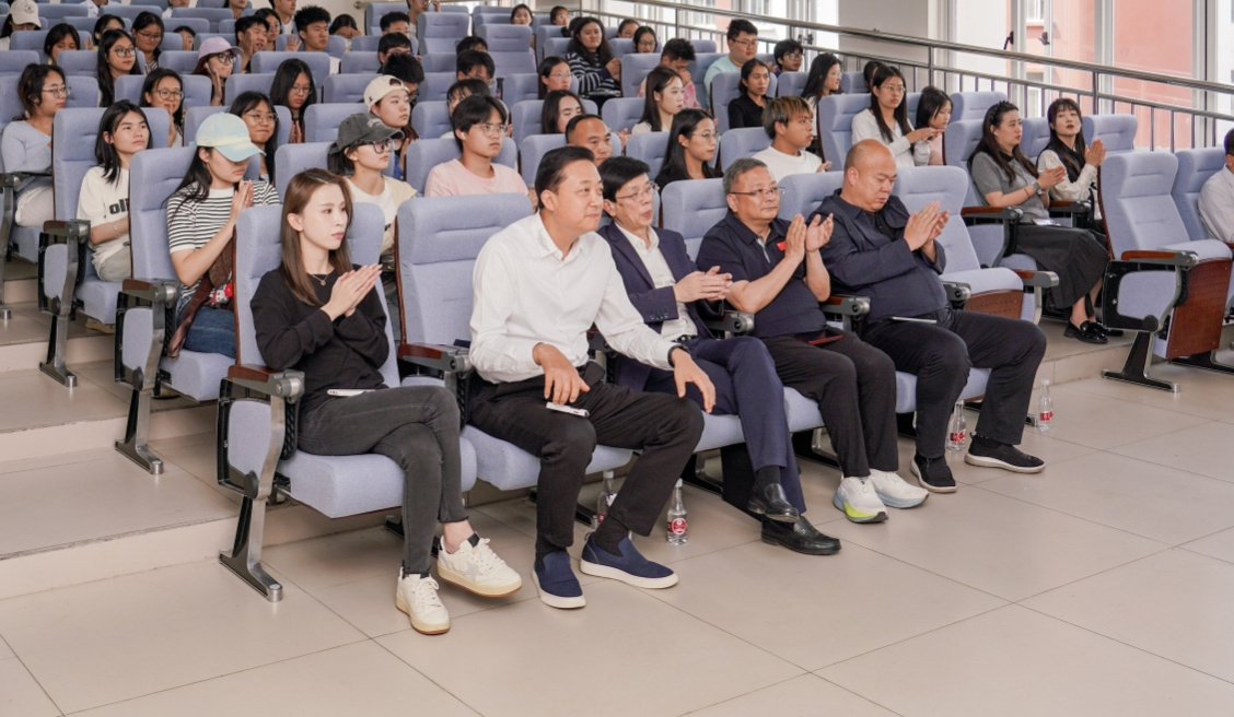 阮鸿献企业家走进云南经济管理学院共话青年成长与时代担当 第 1 张