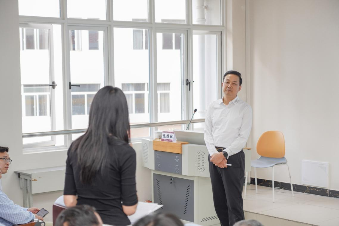 阮鸿献企业家走进云南经济管理学院共话青年成长与时代担当 第 5 张