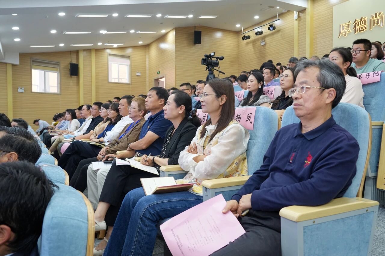 云经管召开2026年秋季学期开学工作会 第 8 张 云经管召开2026年秋季学期开学工作会 第 8 张