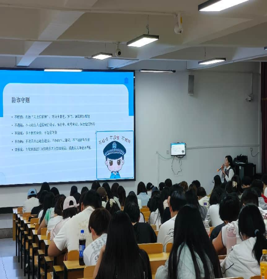 学院资讯 | 征信守护青春路 反诈筑牢安全墙 云南经济管理学院财经商贸学院开展征信反诈金融安全讲座 第 2 张 学院资讯 | 征信守护青春路 反诈筑牢安全墙 云南经济管理学院财经商贸学院开展征信反诈金融安全讲座 第 2 张