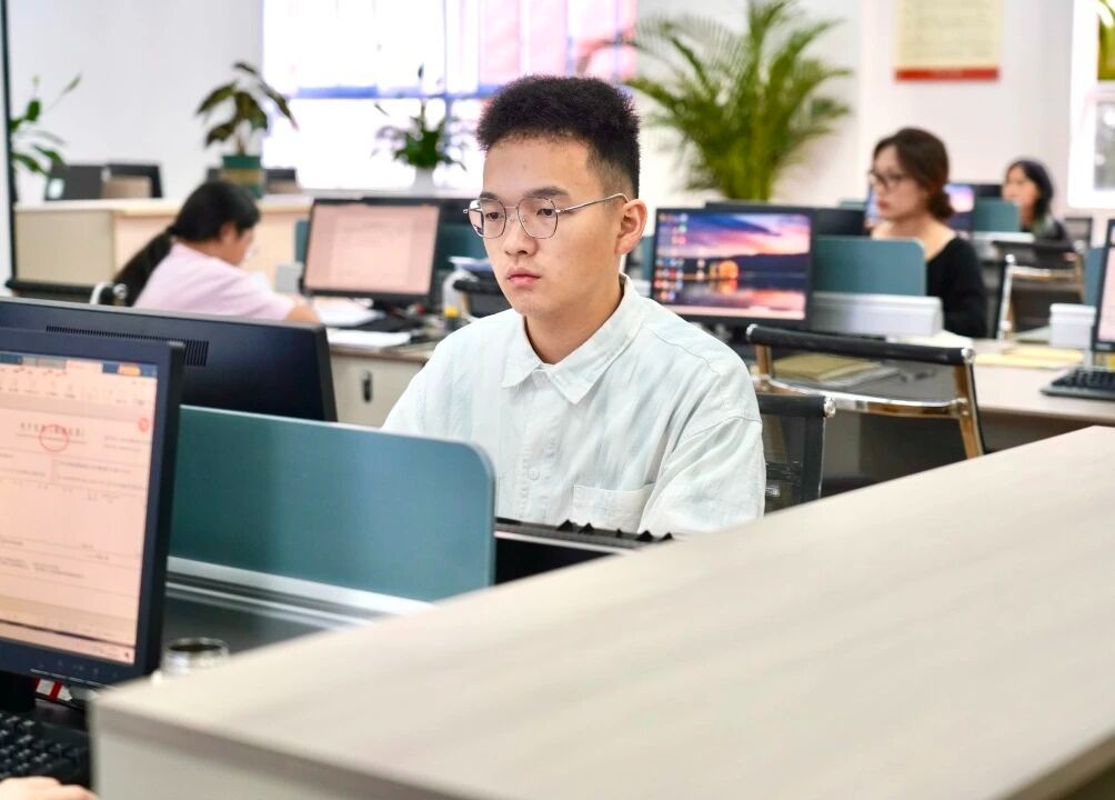 不再犹豫!云经管会计学为你选对未来路! 第 13 张 不再犹豫!云经管会计学为你选对未来路! 第 13 张