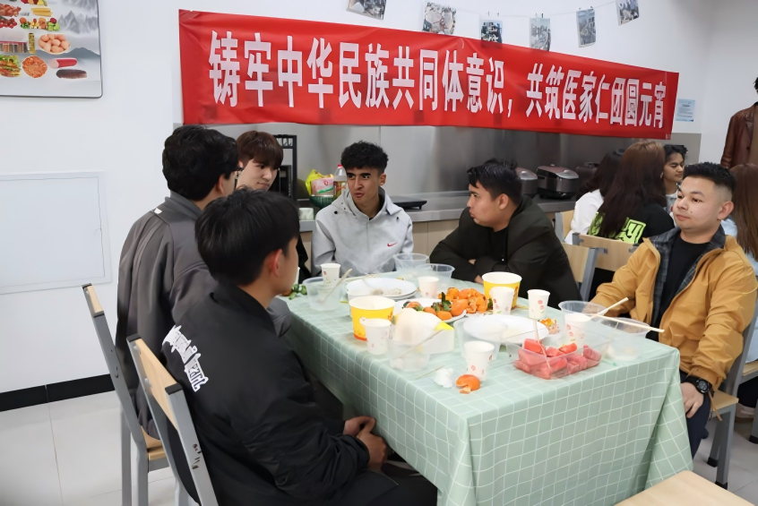 闹元宵！医家仁社区学子暖心解锁“家”的温暖 第 2 张