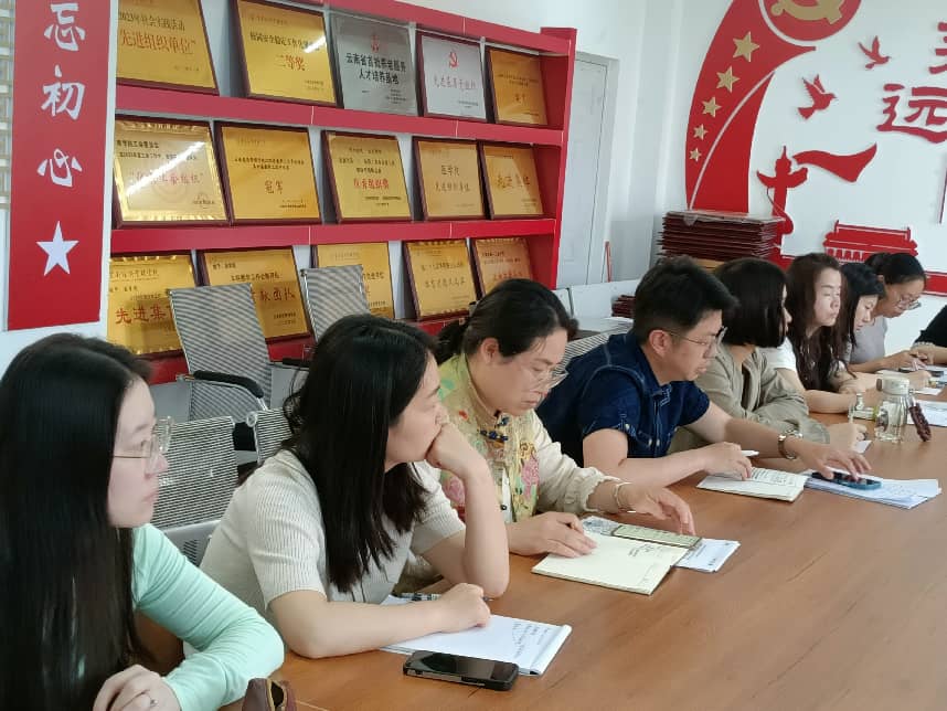 校准政绩坐标 深耕红医育人 ——医学院党总支开展树立和践行正确政绩观学习教育研讨会 第 3 张 校准政绩坐标 深耕红医育人 ——医学院党总支开展树立和践行正确政绩观学习教育研讨会 第 3 张
